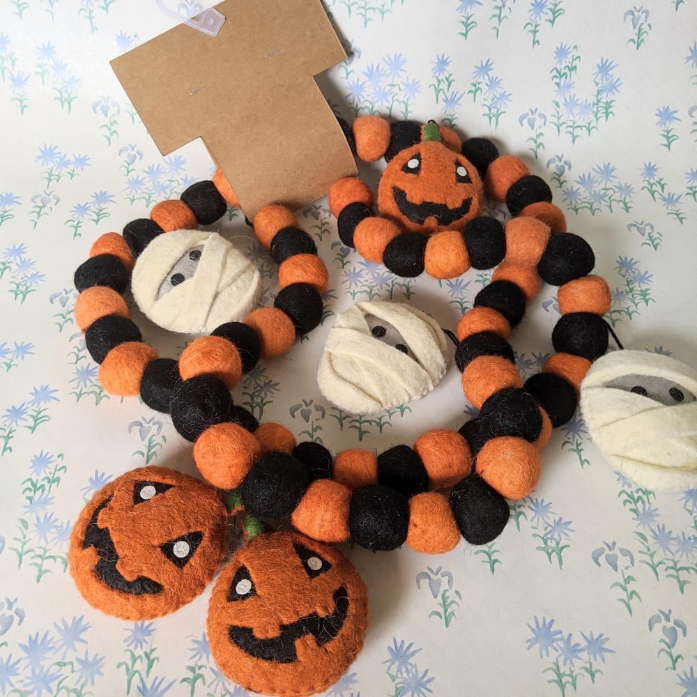 NEW Candy Corn Pom Pom Felt Mummy Pumpkin Garland - Picture 2 of 4